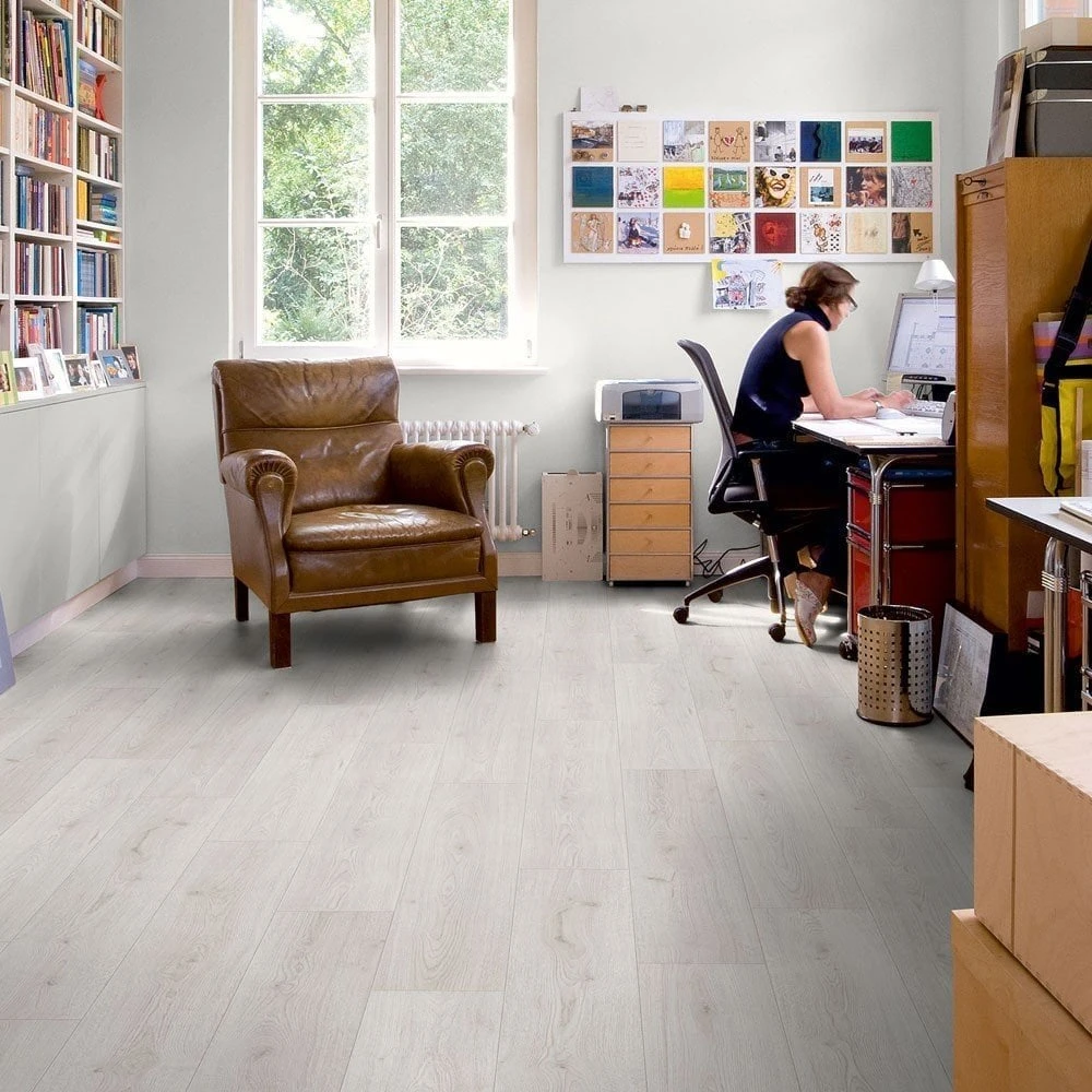 Kronotex Trend Oak White - Advanced 8mm Laminate Flooring (219521) - Image 5